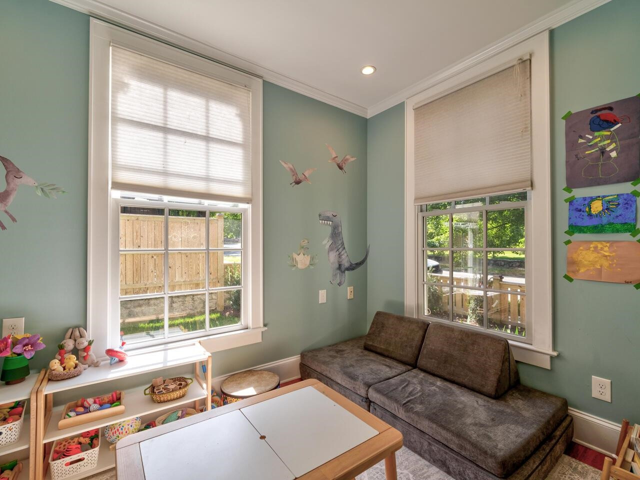 1412 W Markham Avenue