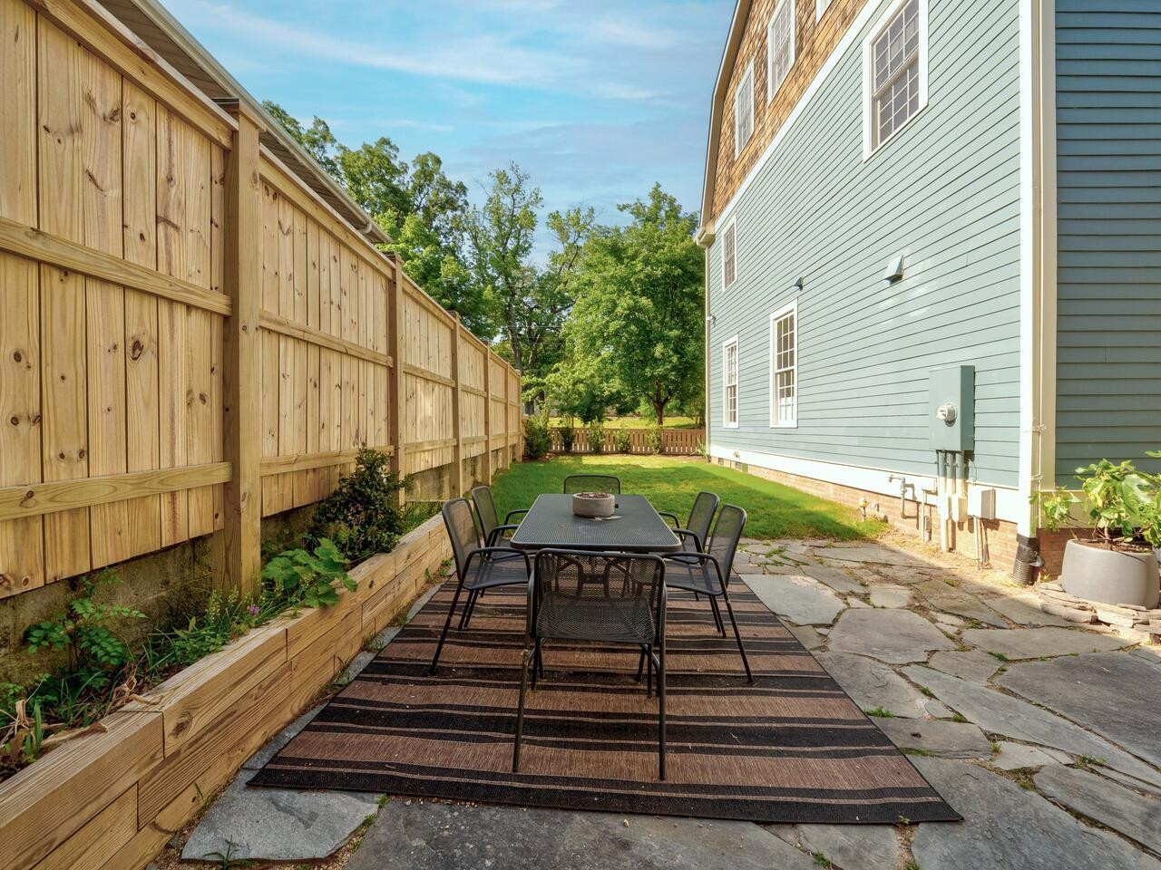 1412 W Markham Avenue