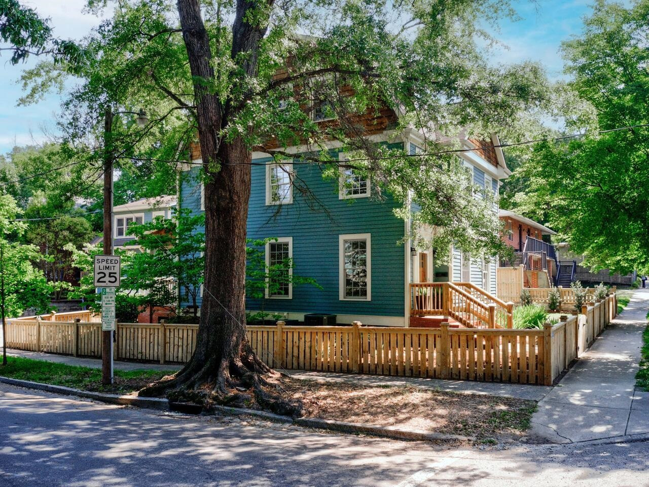 1412 W Markham Avenue