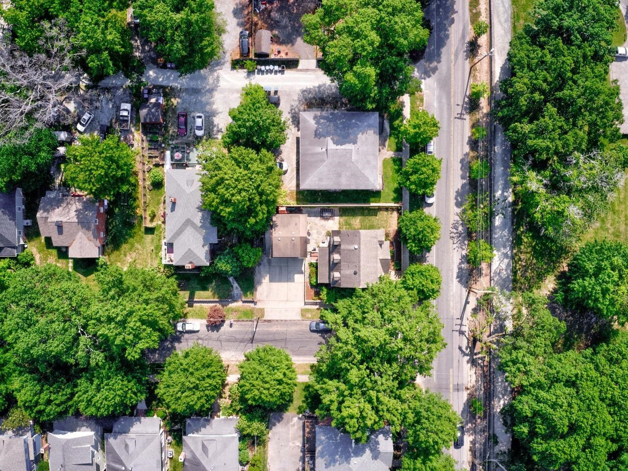 1412 W Markham Avenue