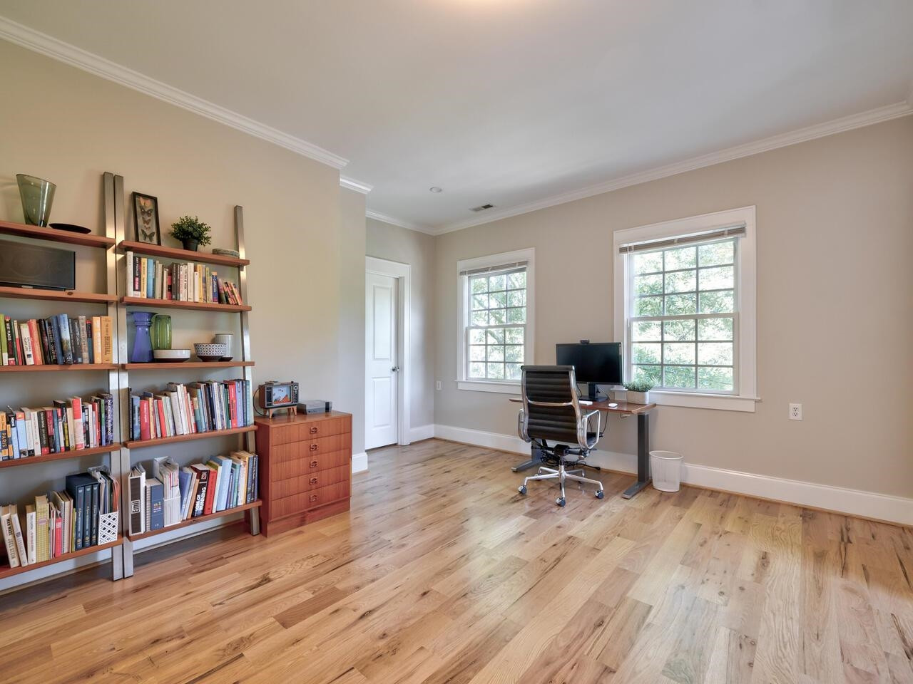 1412 W Markham Avenue