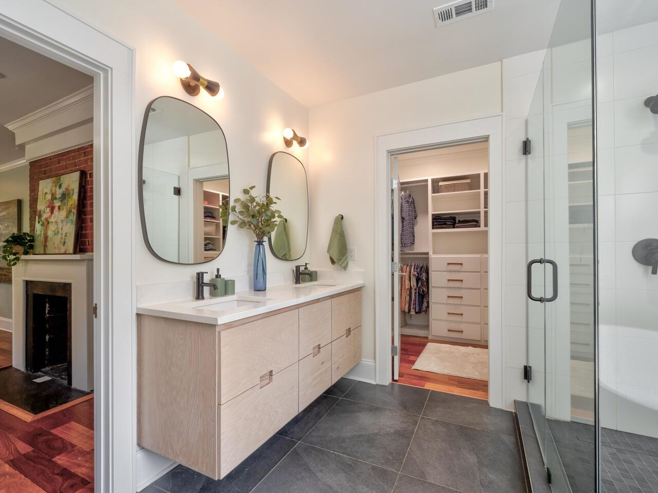 1412 W Markham Avenue