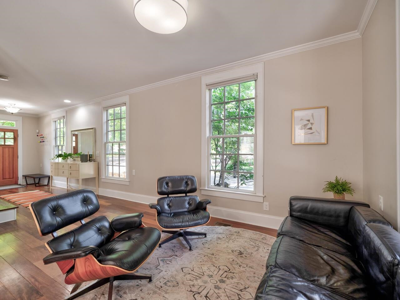 1412 W Markham Avenue