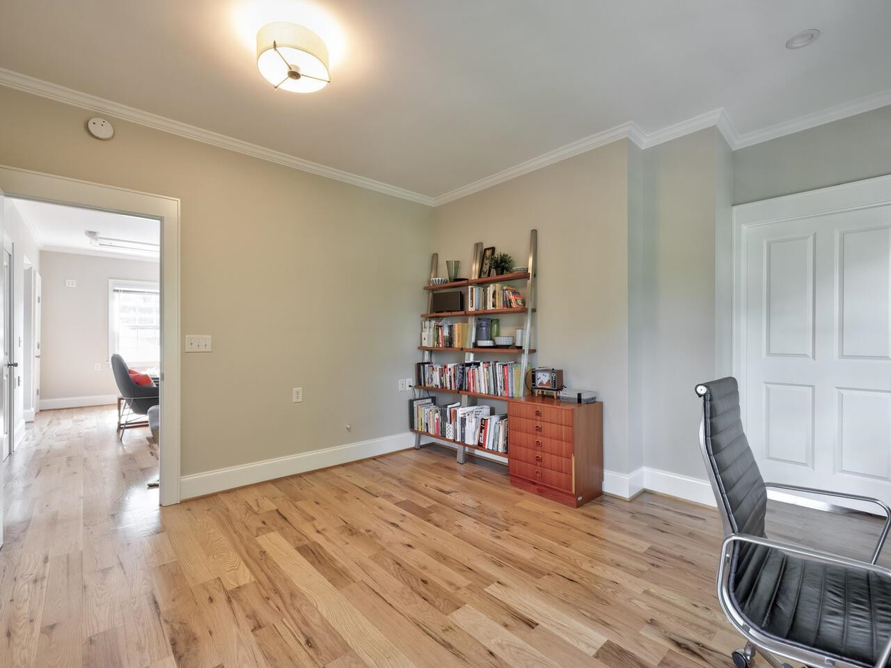 1412 W Markham Avenue