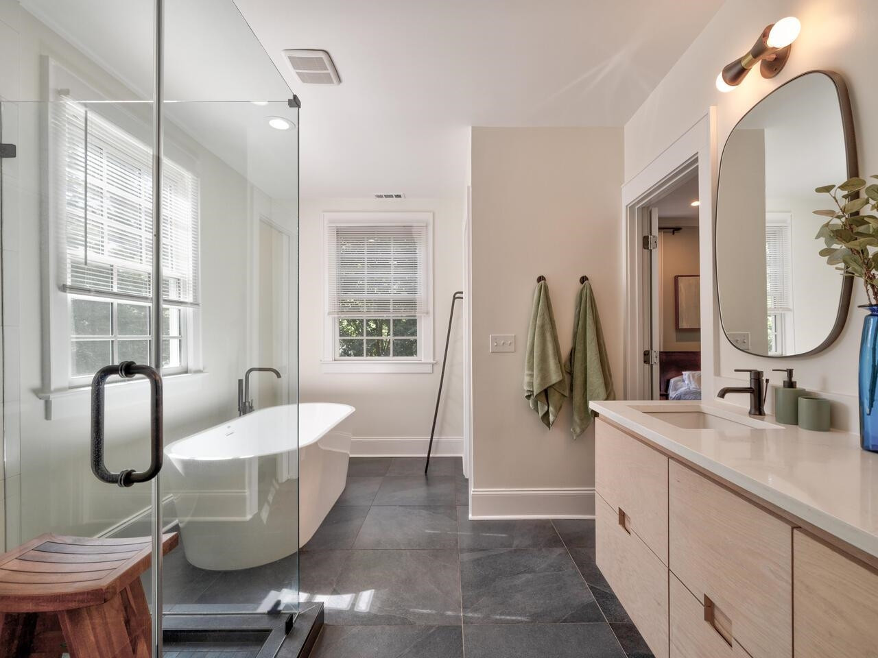 1412 W Markham Avenue