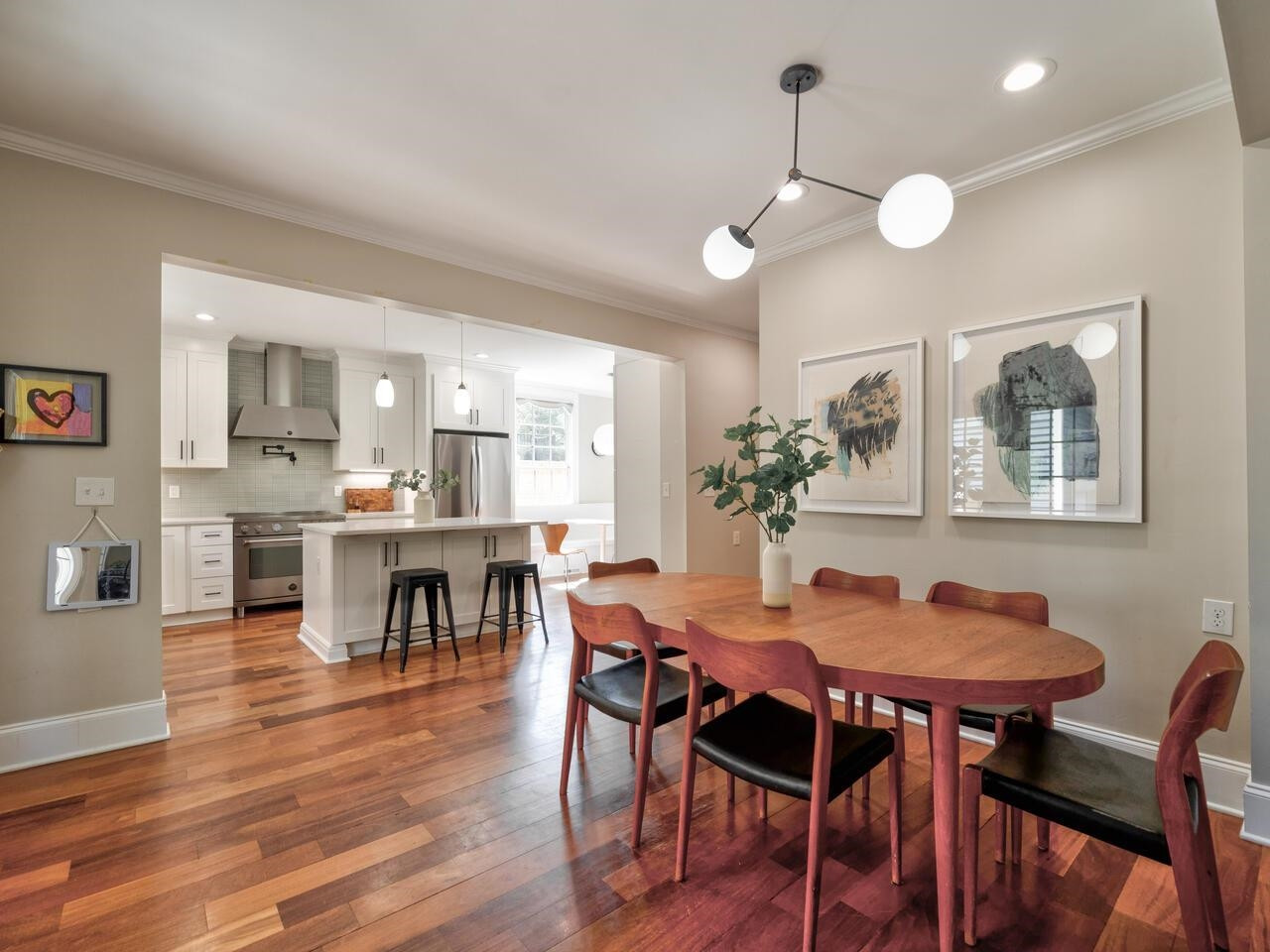 1412 W Markham Avenue