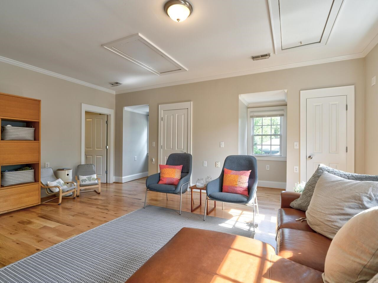 1412 W Markham Avenue