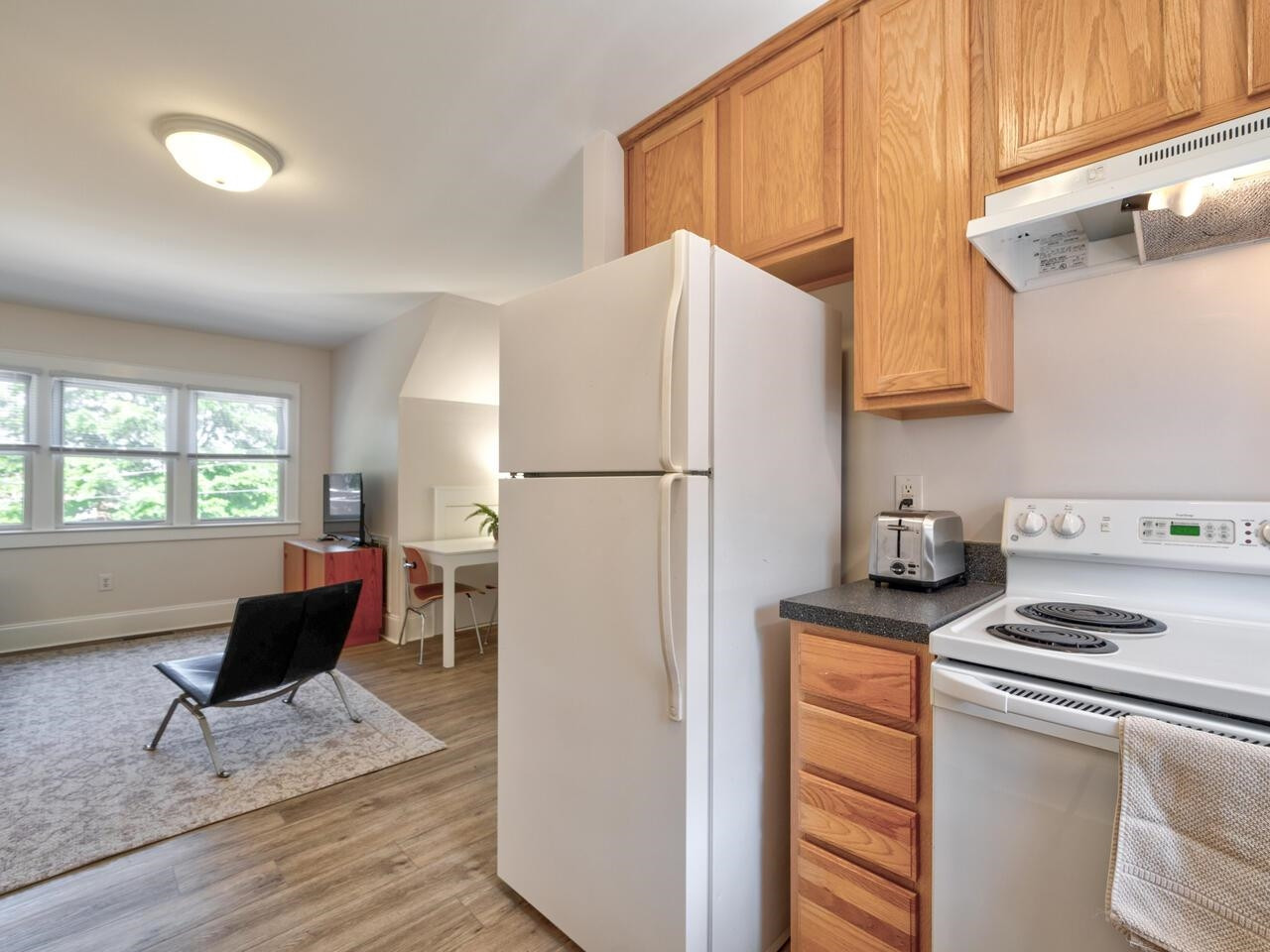 1412 W Markham Avenue