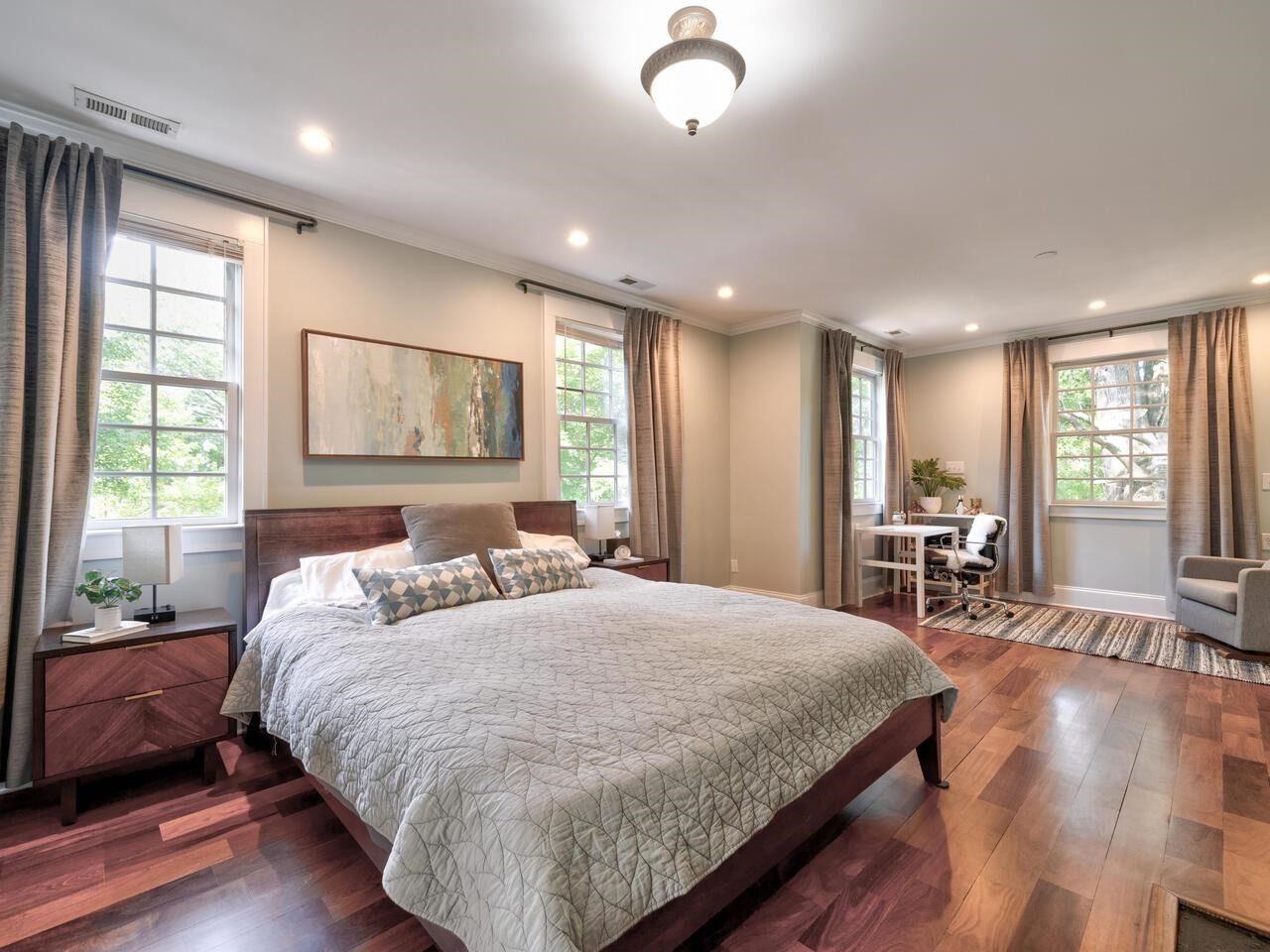 1412 W Markham Avenue