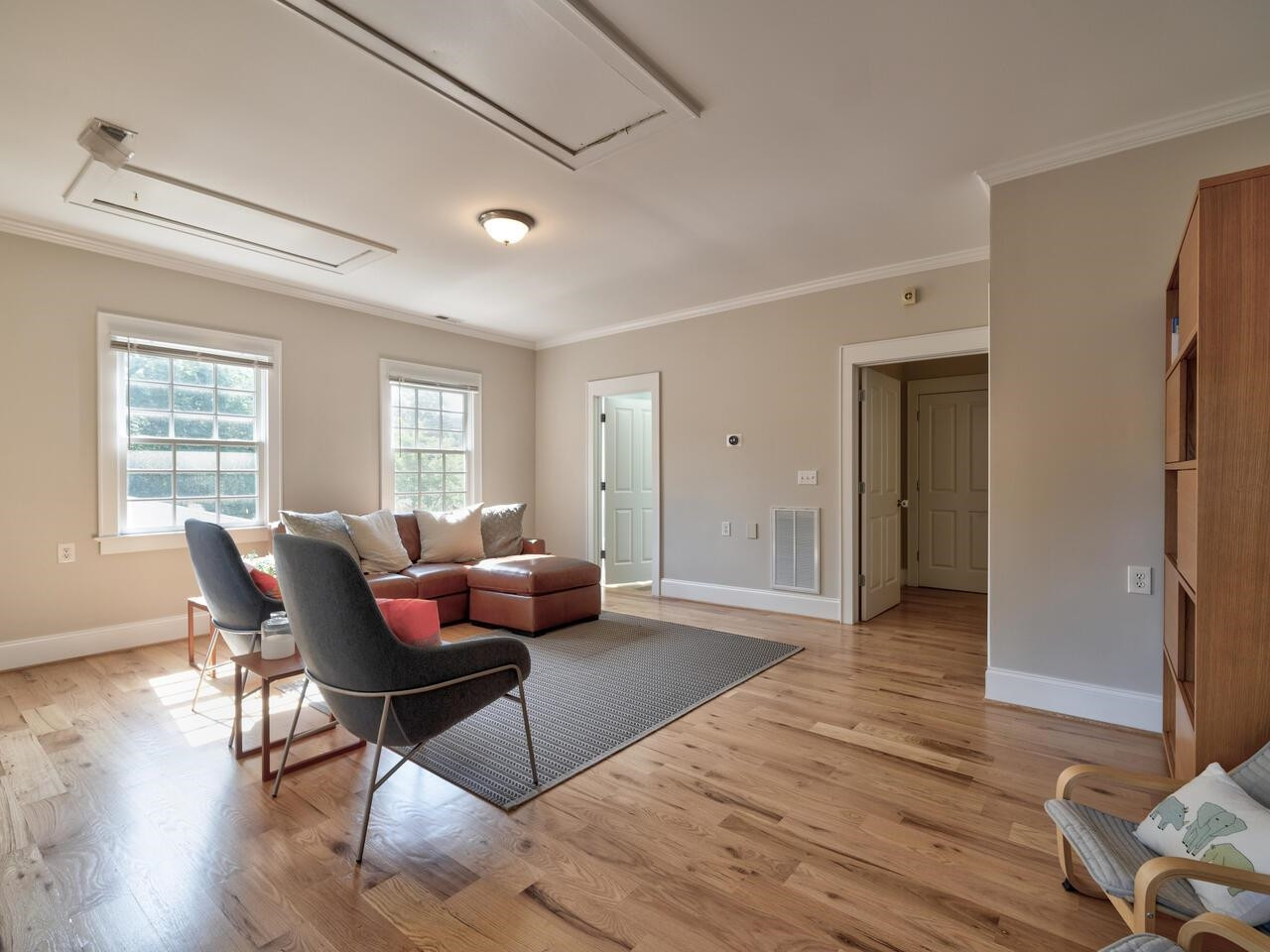 1412 W Markham Avenue