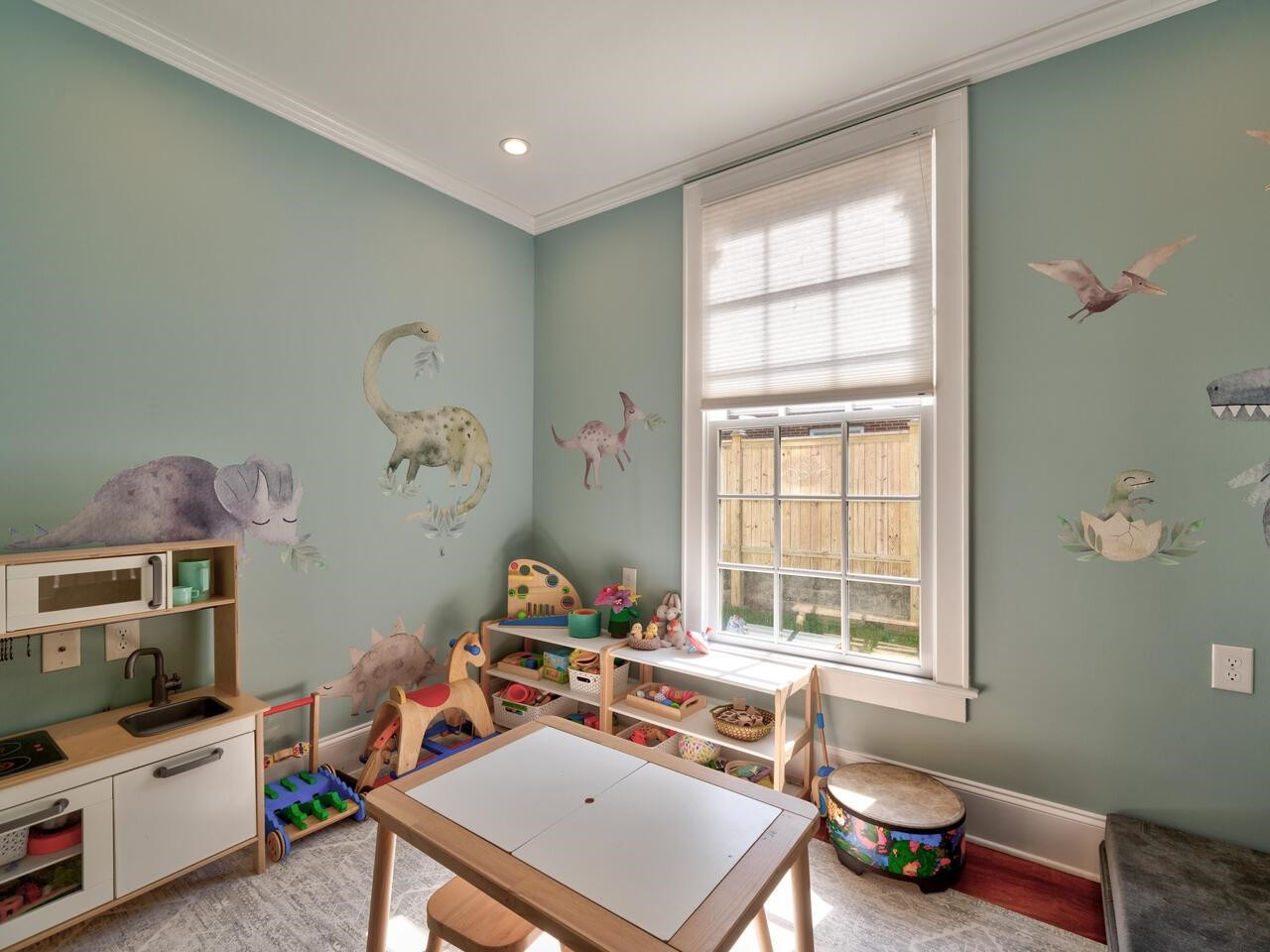 1412 W Markham Avenue