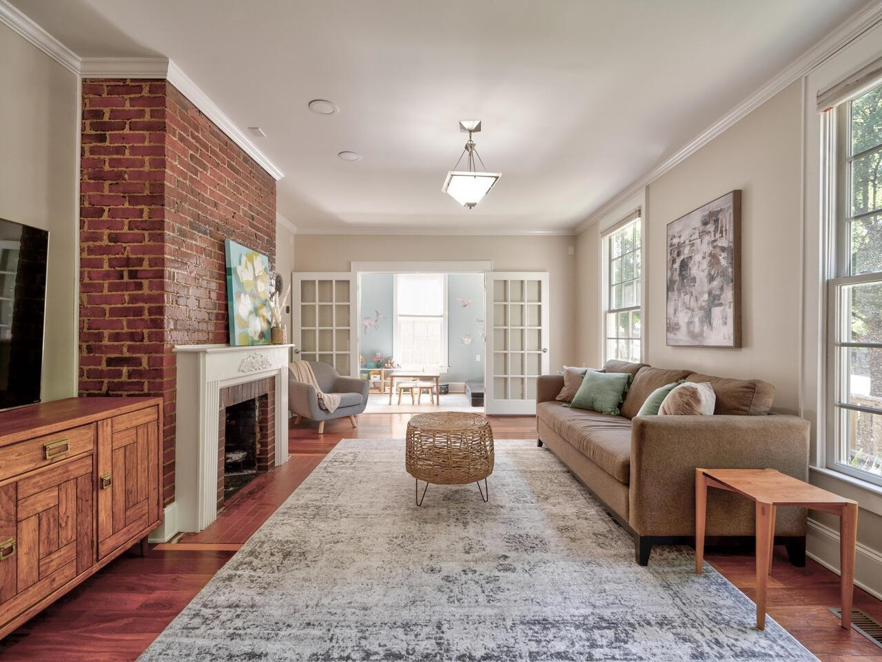 1412 W Markham Avenue