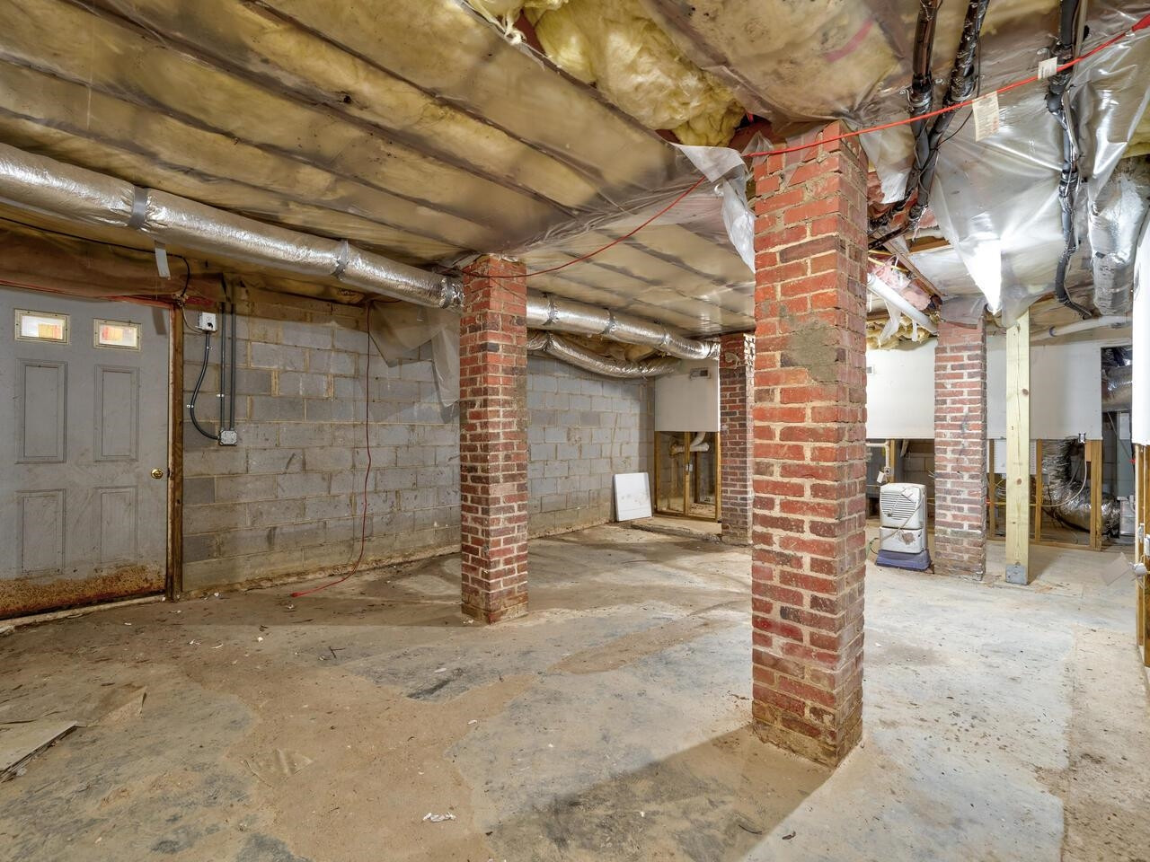 1412 W Markham Avenue