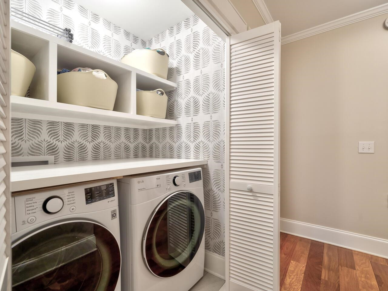 1412 W Markham Avenue