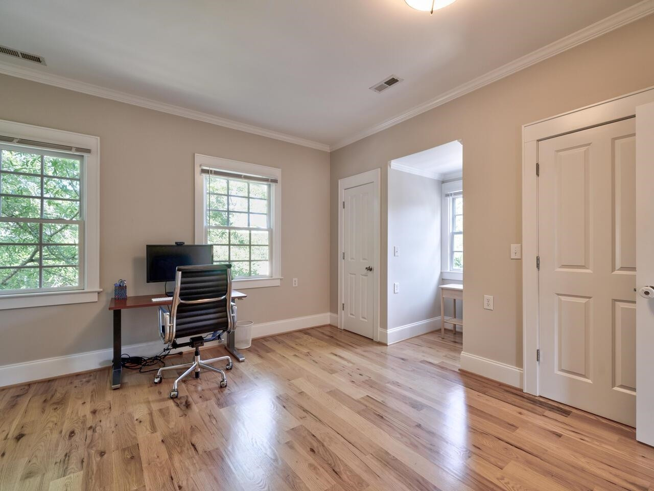 1412 W Markham Avenue