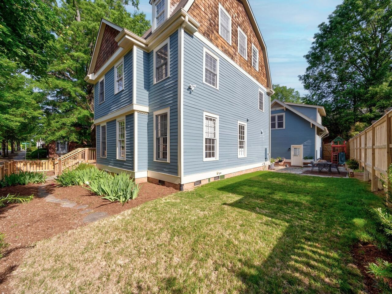 1412 W Markham Avenue