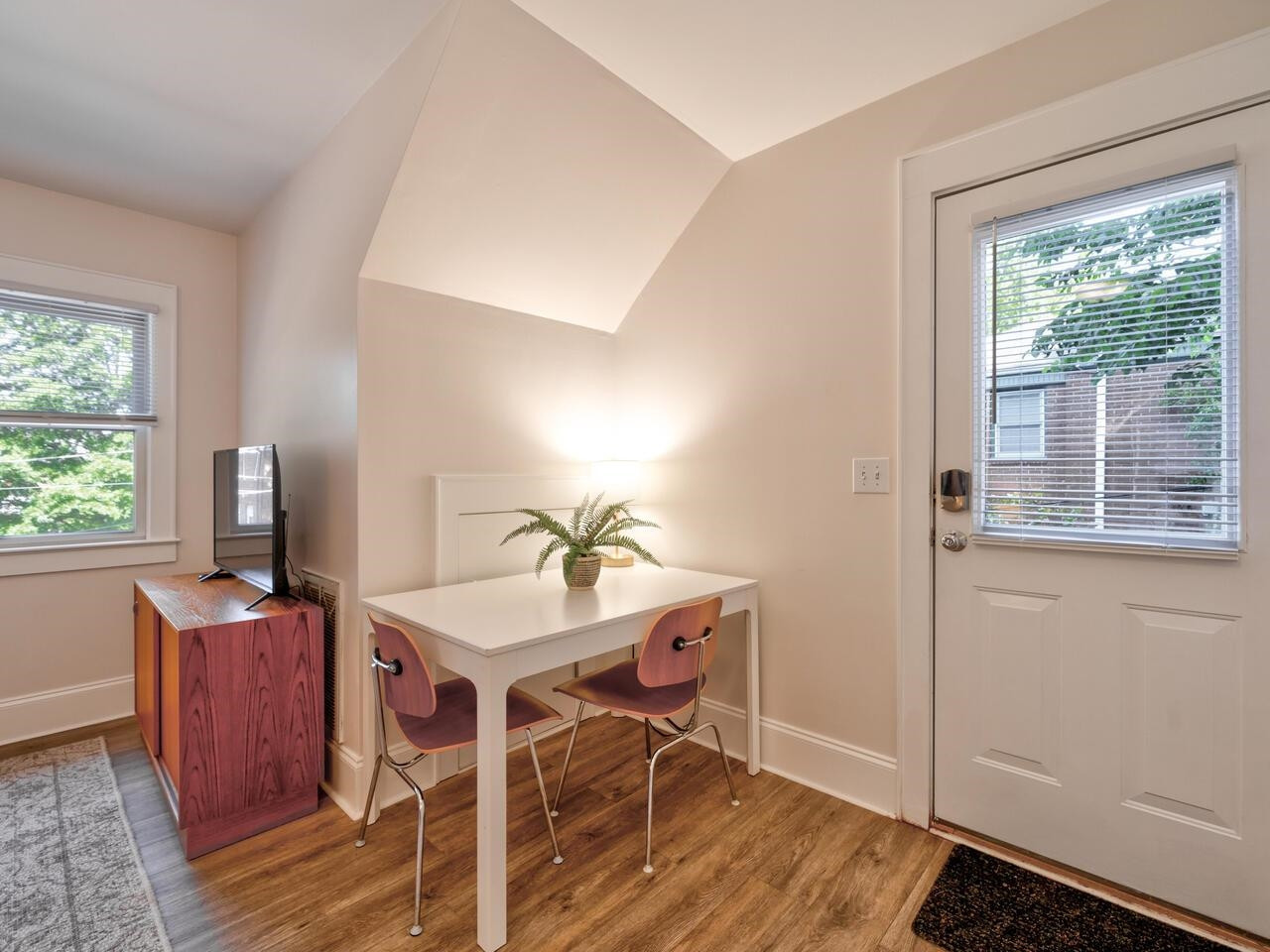 1412 W Markham Avenue