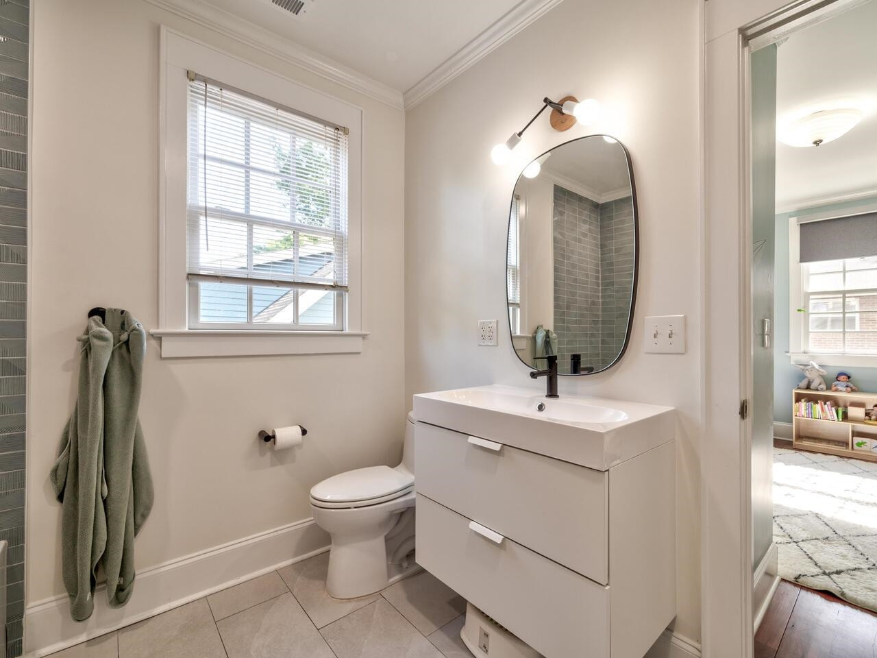 1412 W Markham Avenue