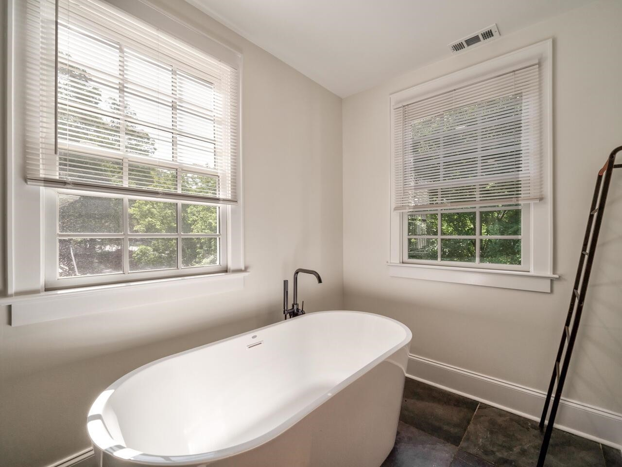 1412 W Markham Avenue