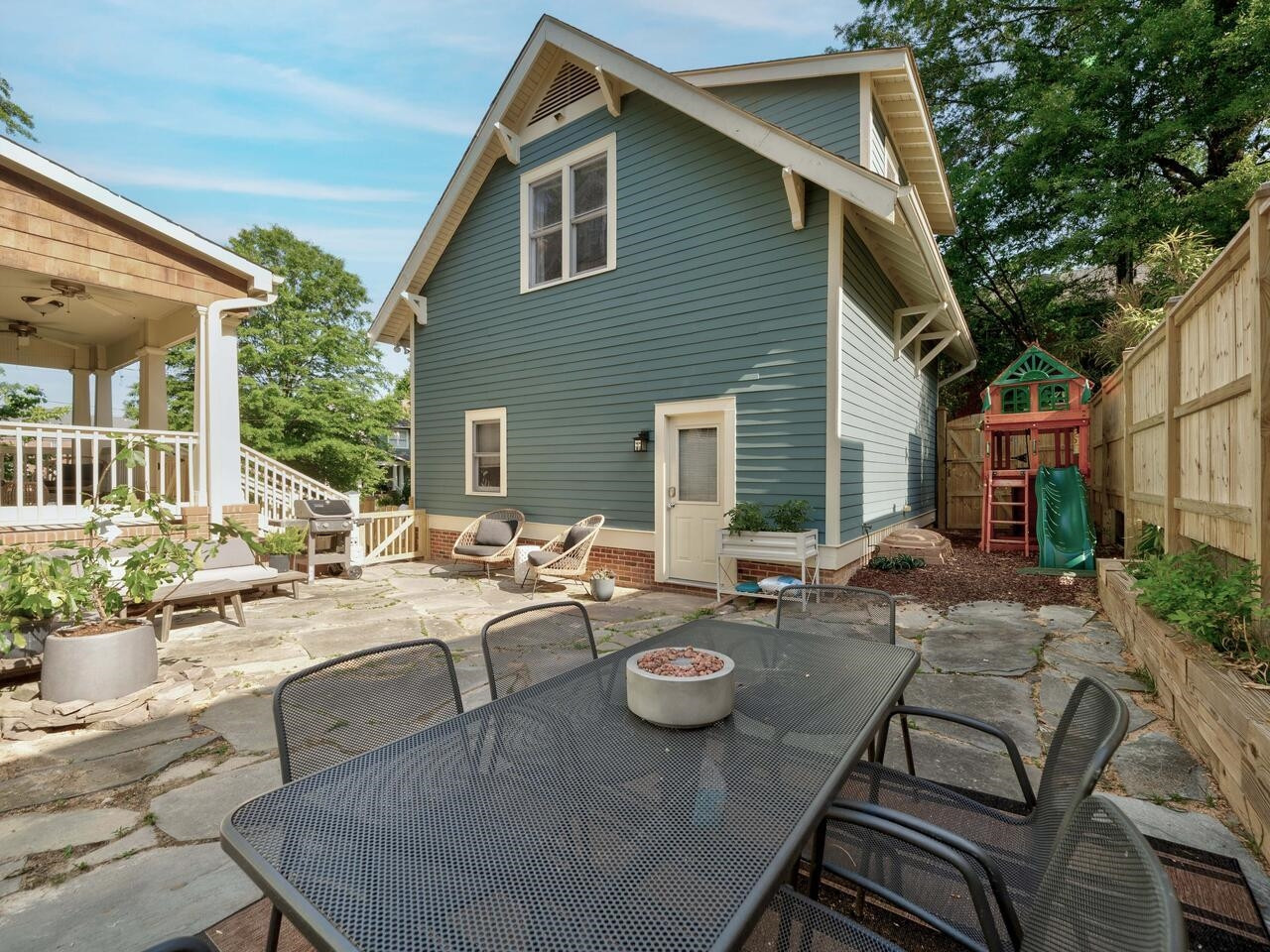 1412 W Markham Avenue