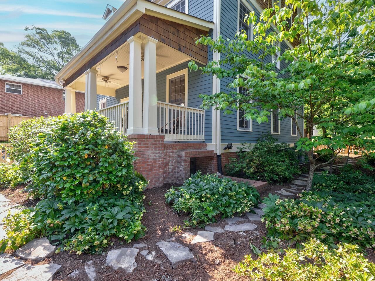 1412 W Markham Avenue