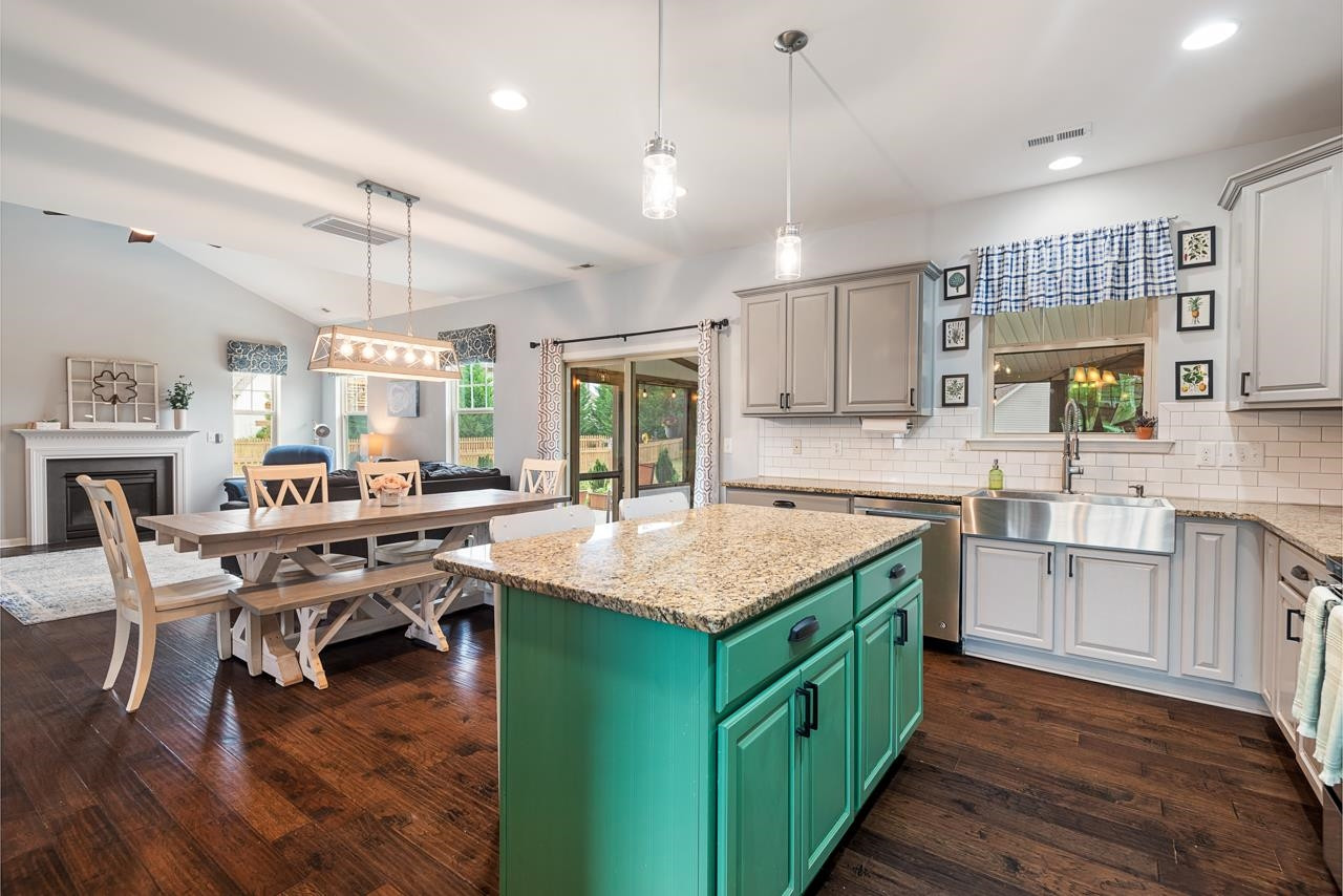 509 Bunker Court