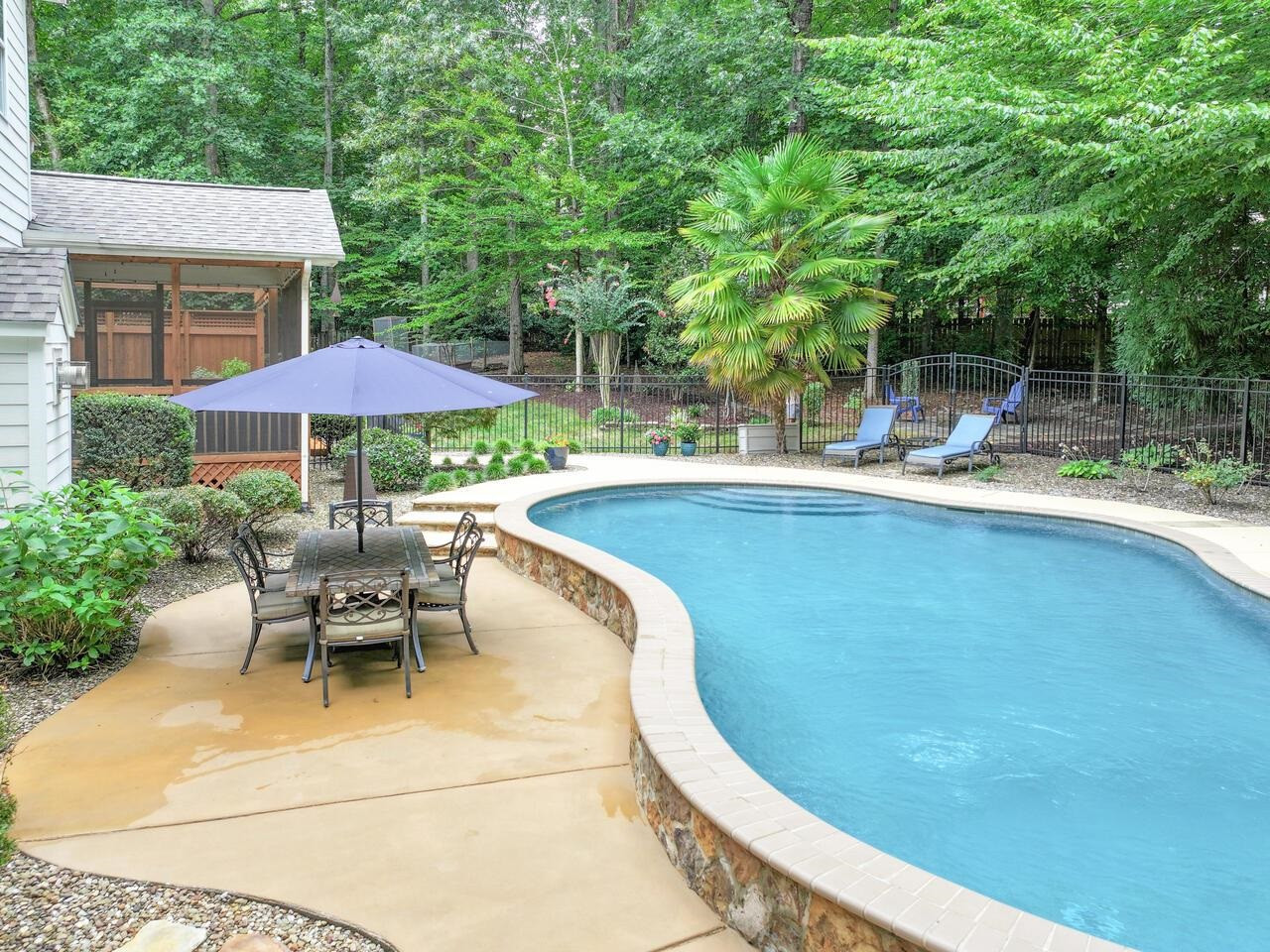 1807 W Chapman Court