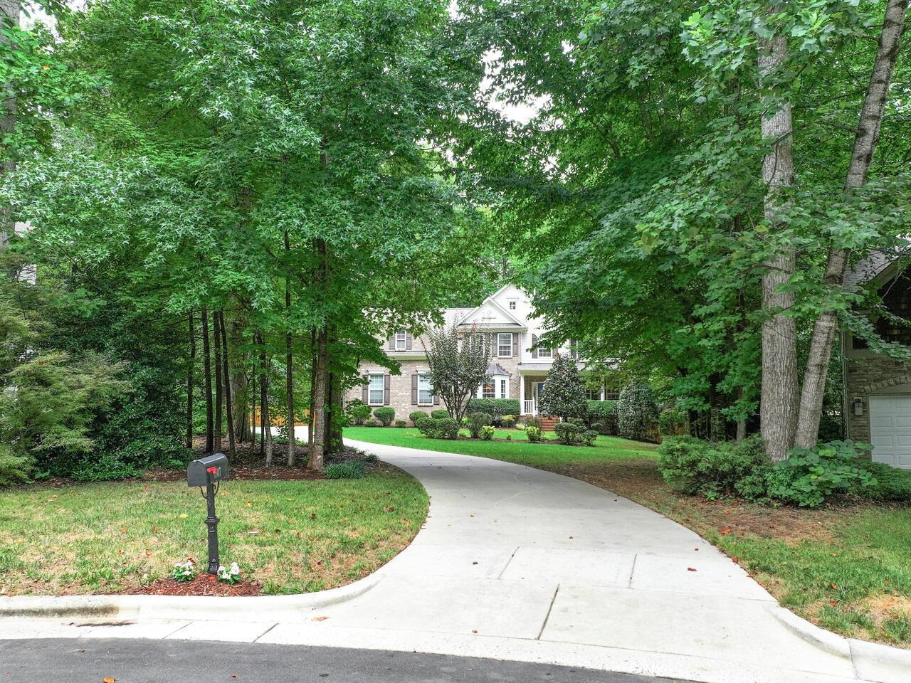 1807 W Chapman Court