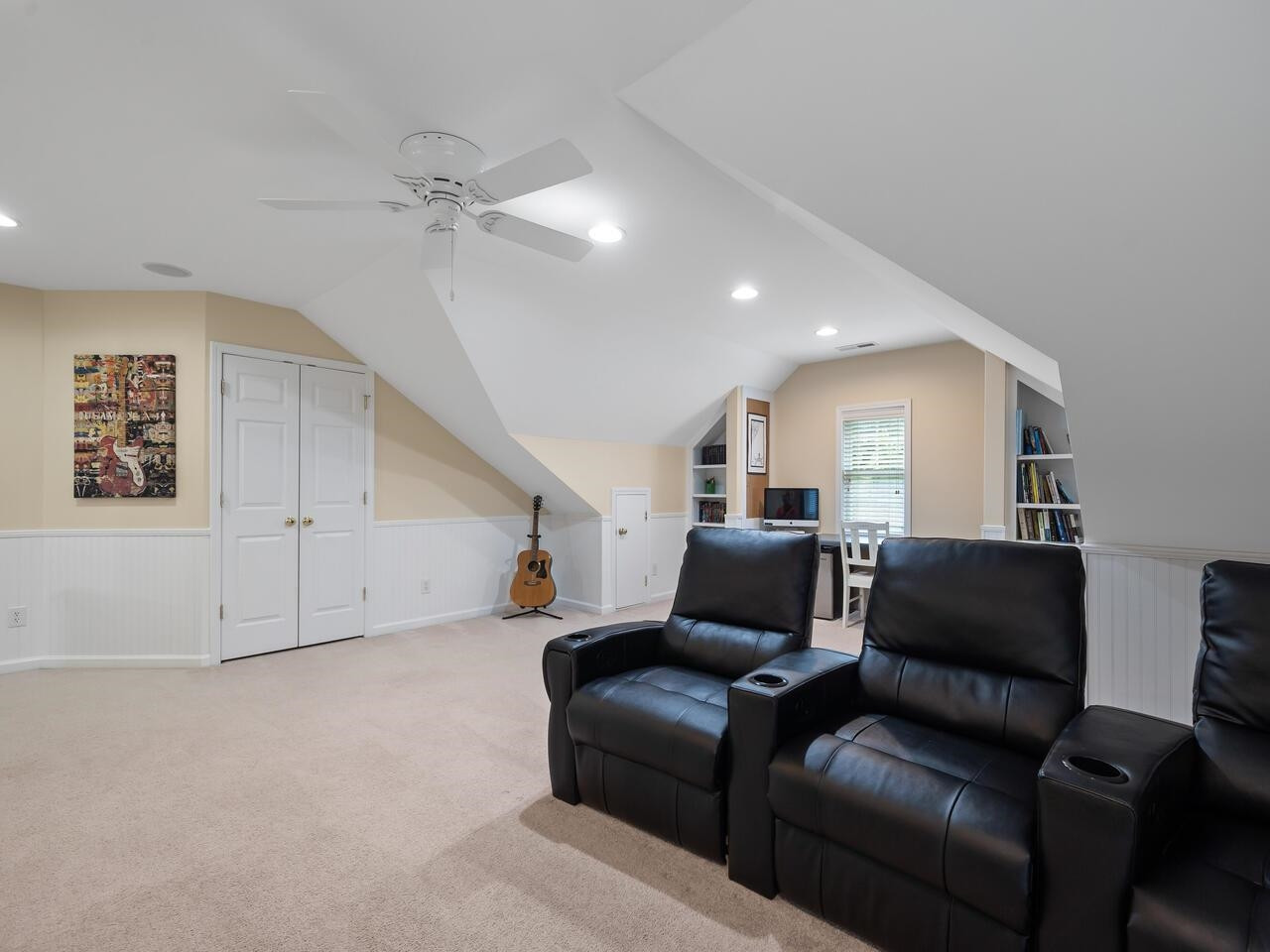 1807 W Chapman Court