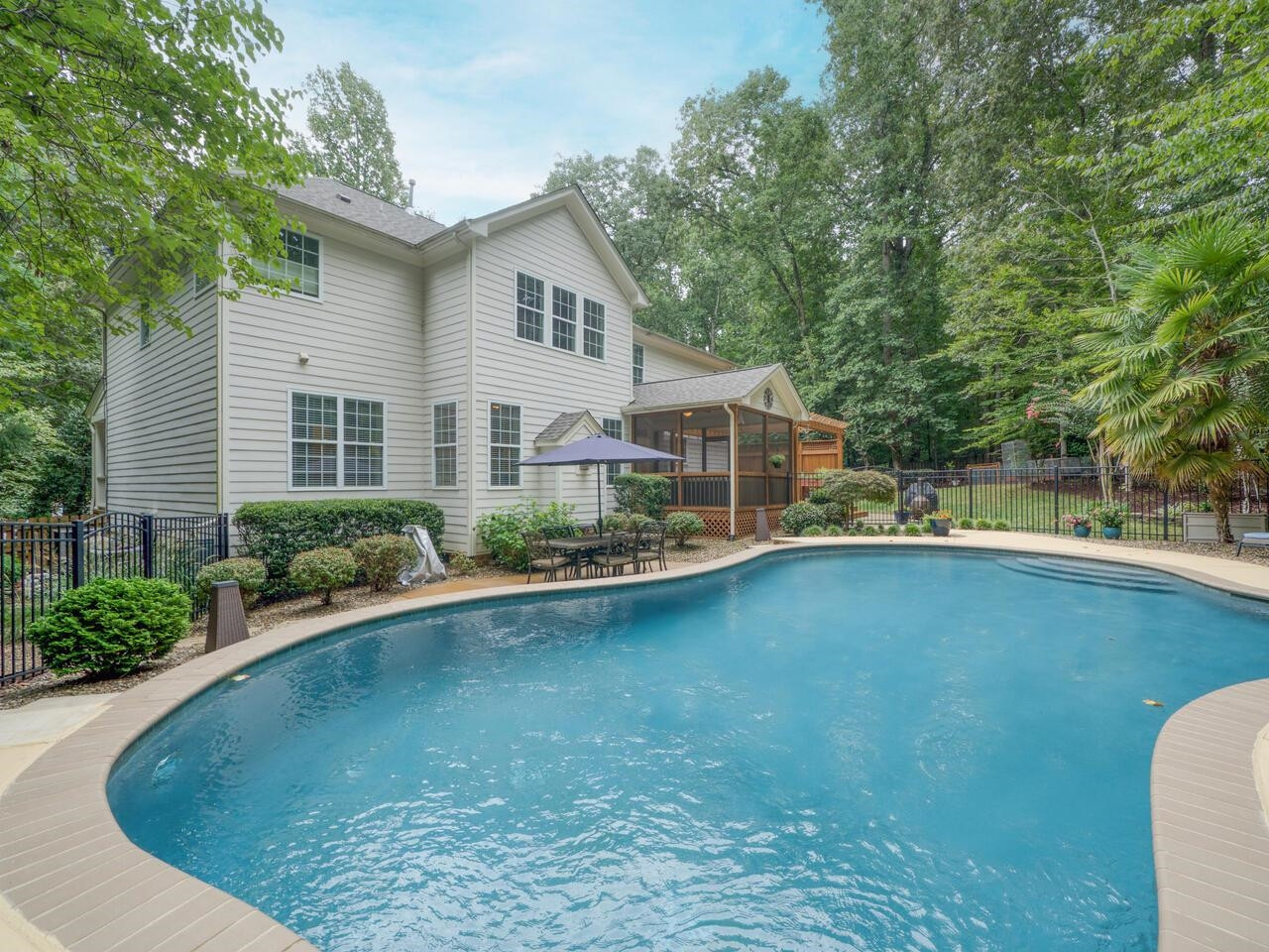 1807 W Chapman Court