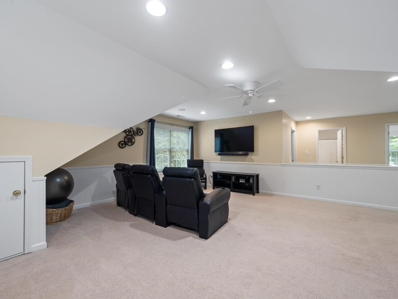 1807 W Chapman Court