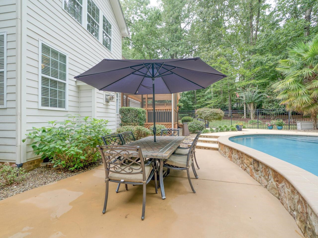 1807 W Chapman Court