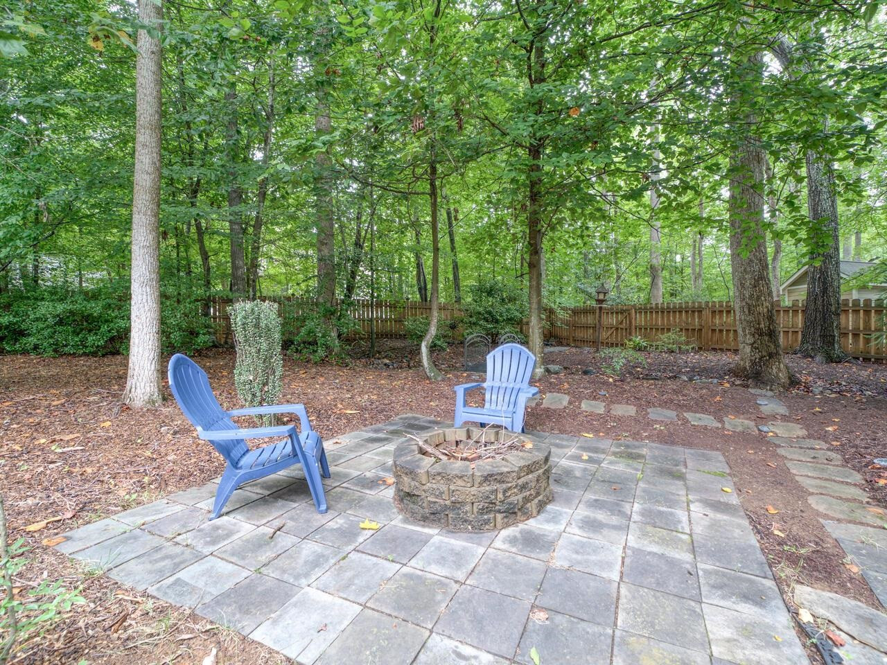 1807 W Chapman Court