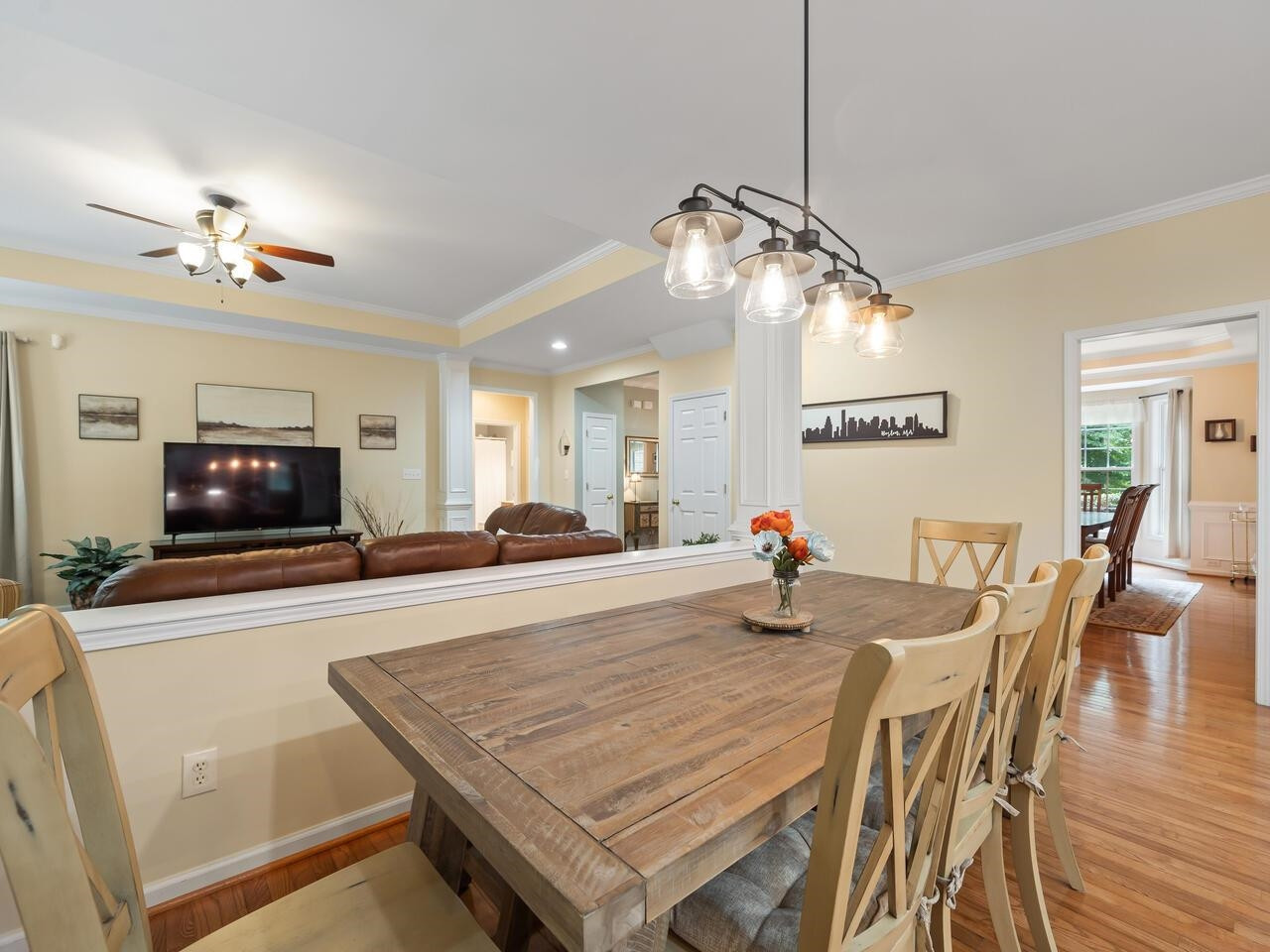 1807 W Chapman Court