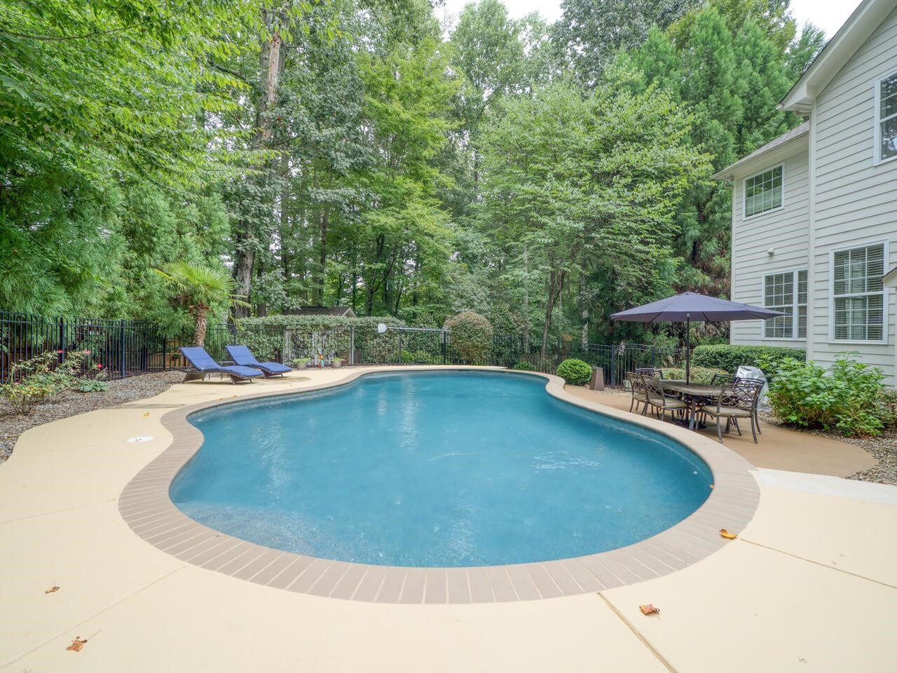 1807 W Chapman Court