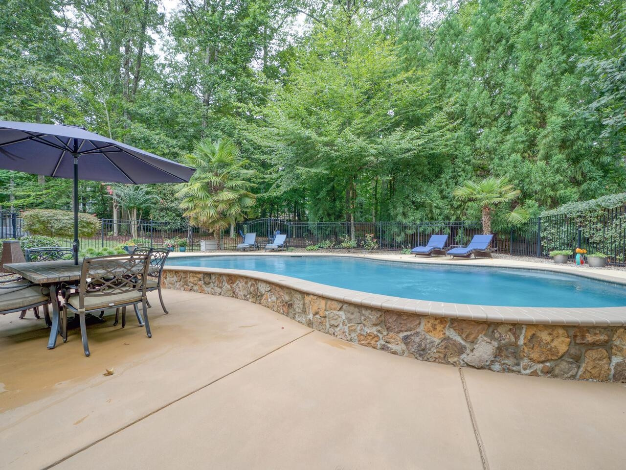1807 W Chapman Court