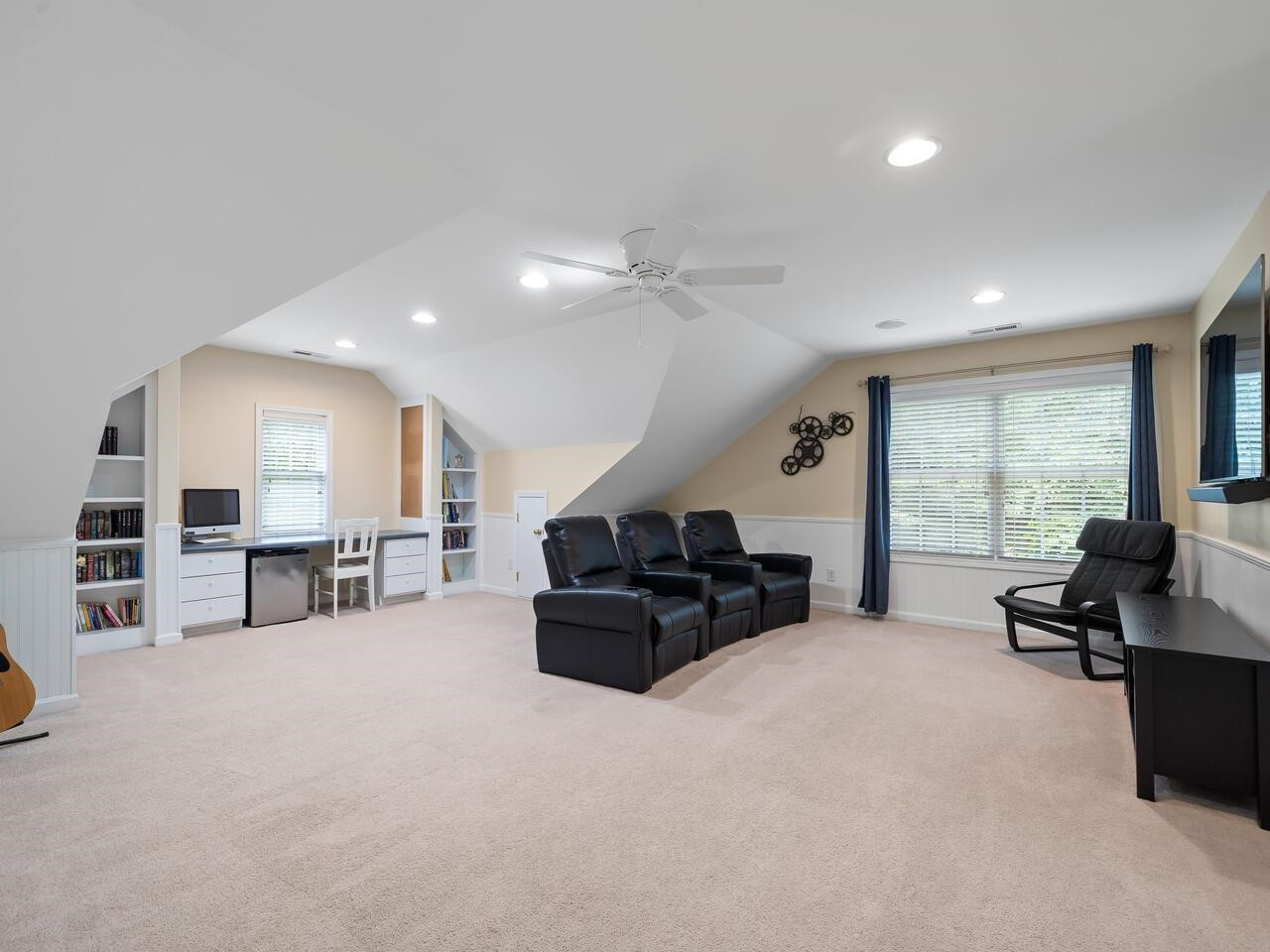 1807 W Chapman Court