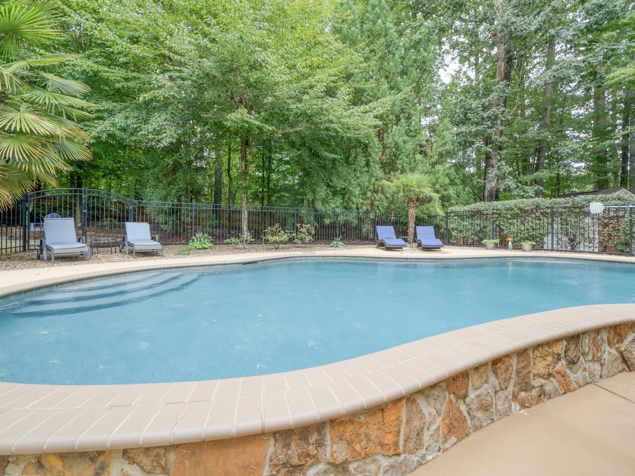 1807 W Chapman Court