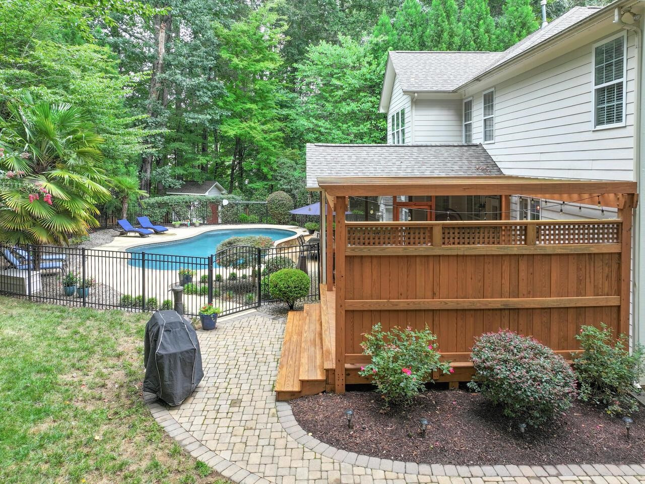 1807 W Chapman Court