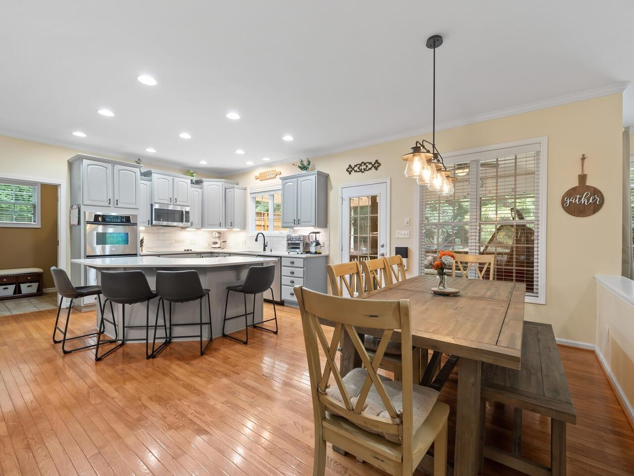 1807 W Chapman Court