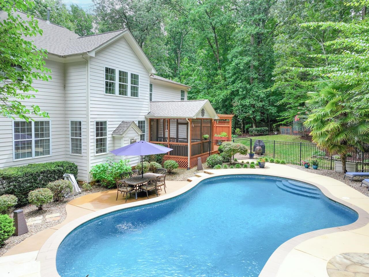 1807 W Chapman Court