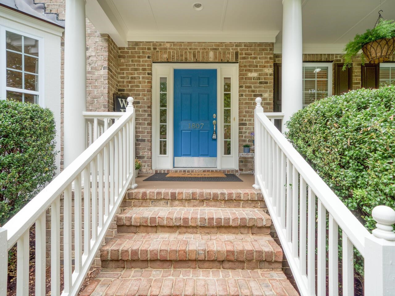 1807 W Chapman Court