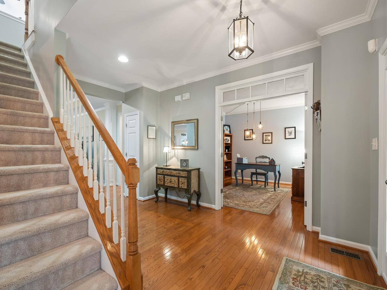 1807 W Chapman Court