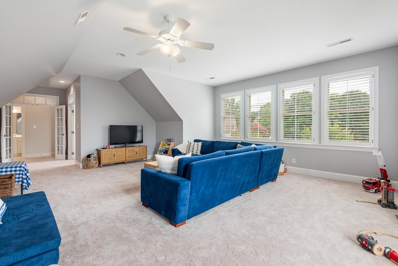 9 Goldenrod Place
