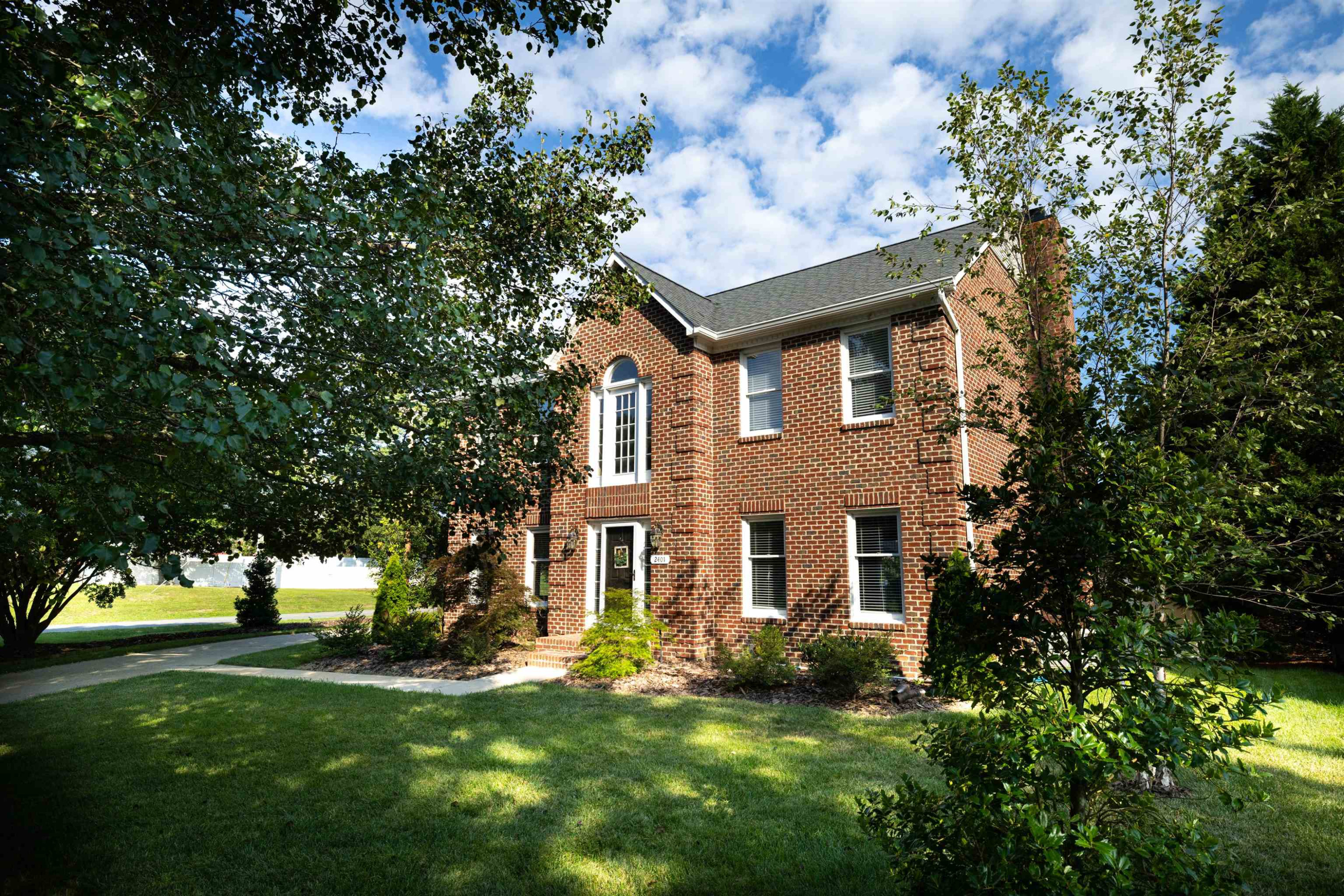 2401 Glen Cove Way