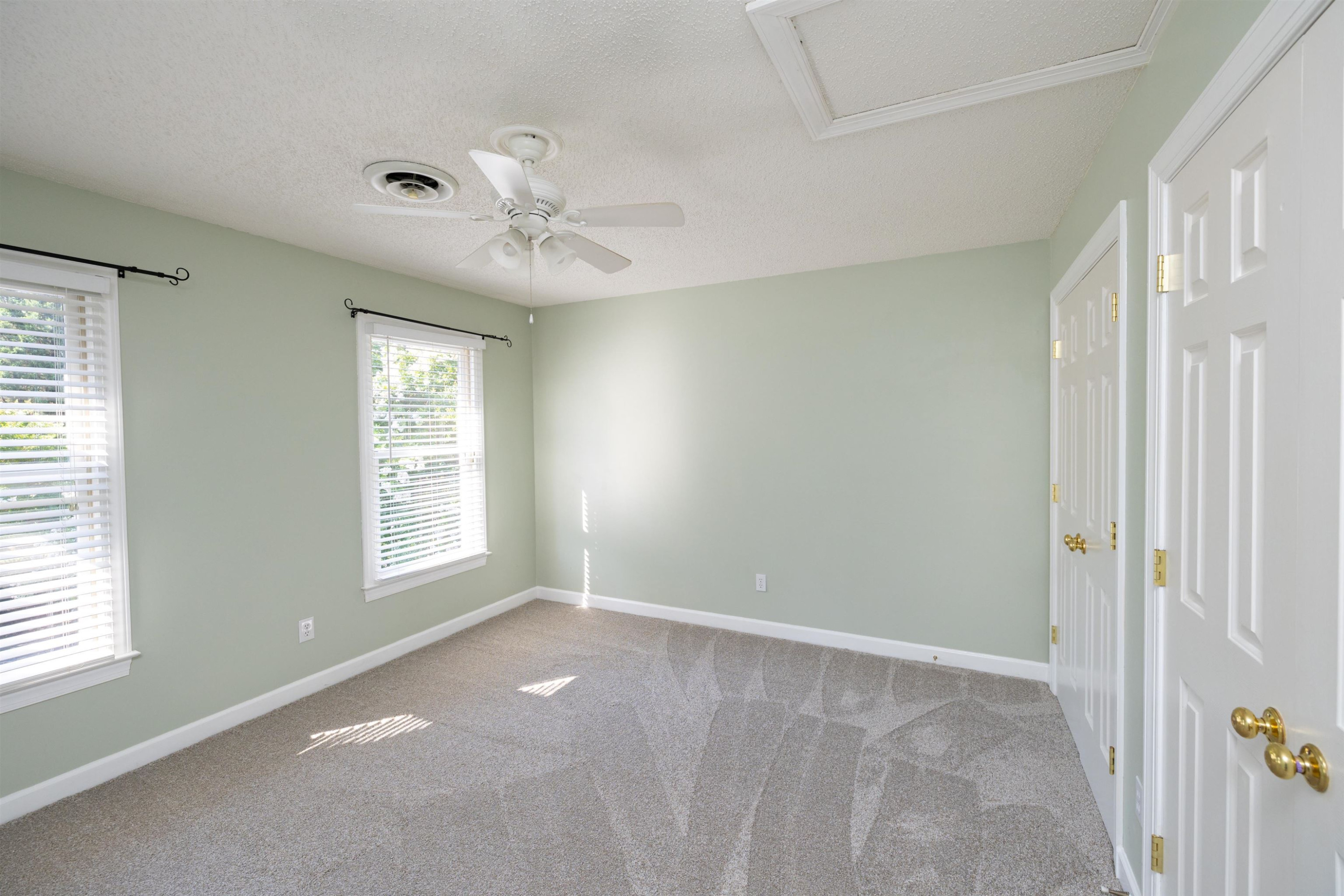 2401 Glen Cove Way
