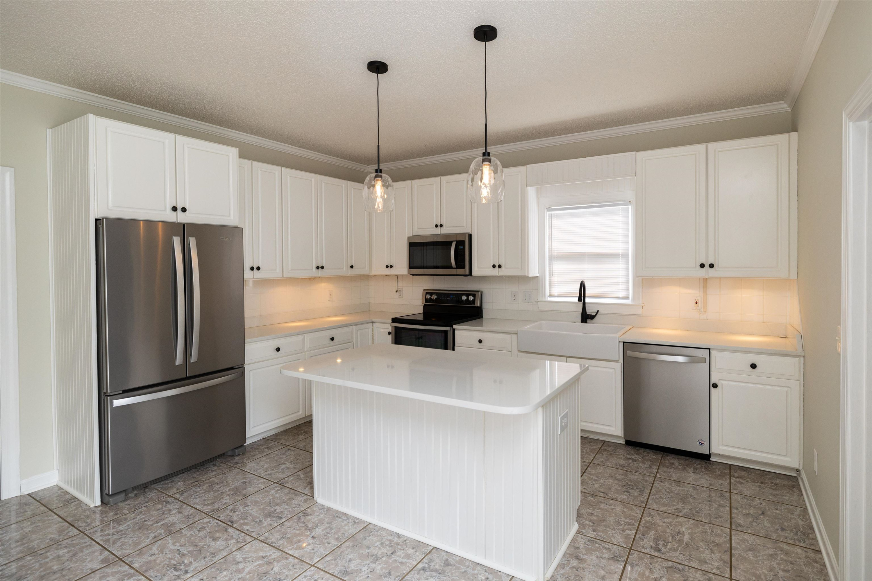 2401 Glen Cove Way
