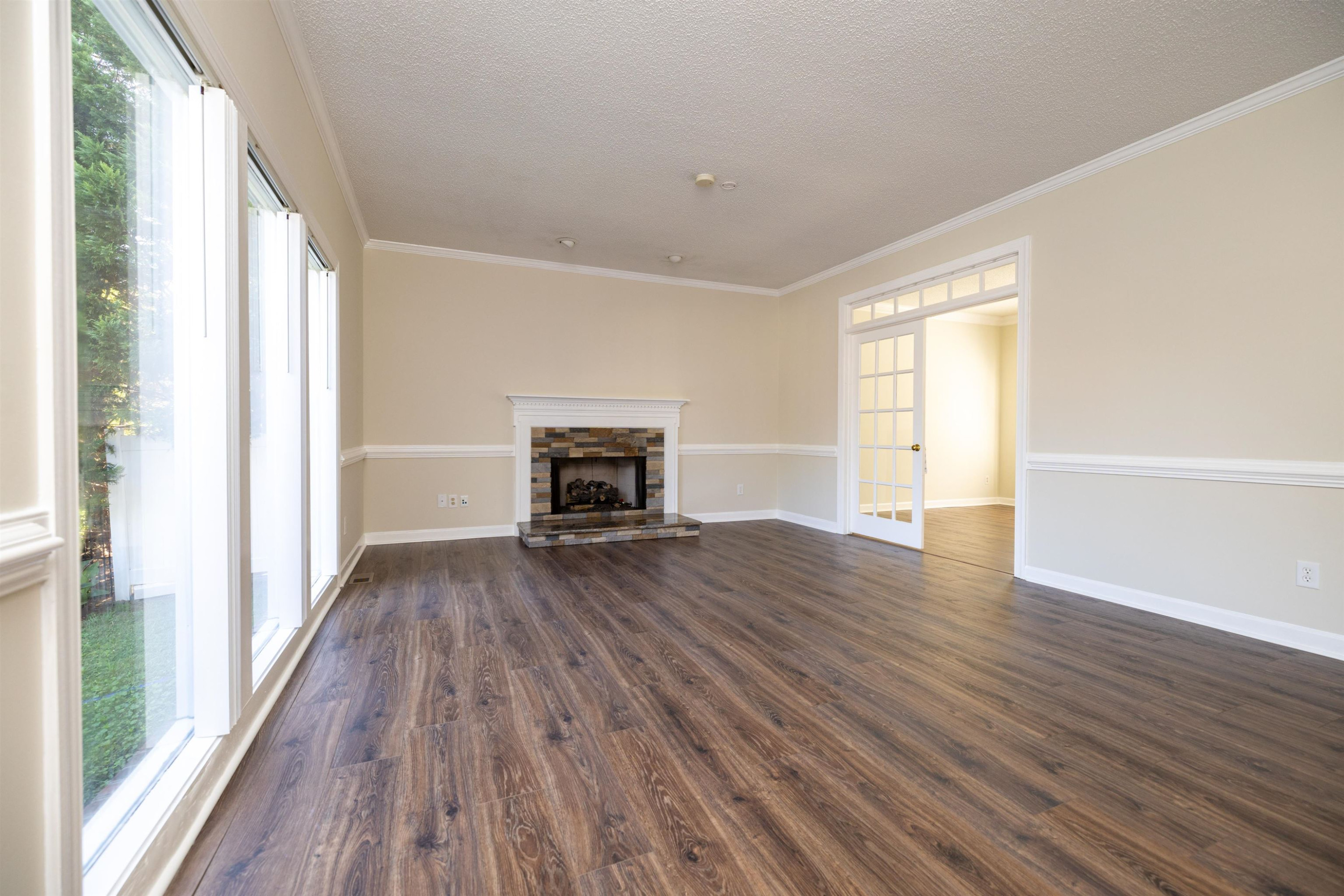 2401 Glen Cove Way