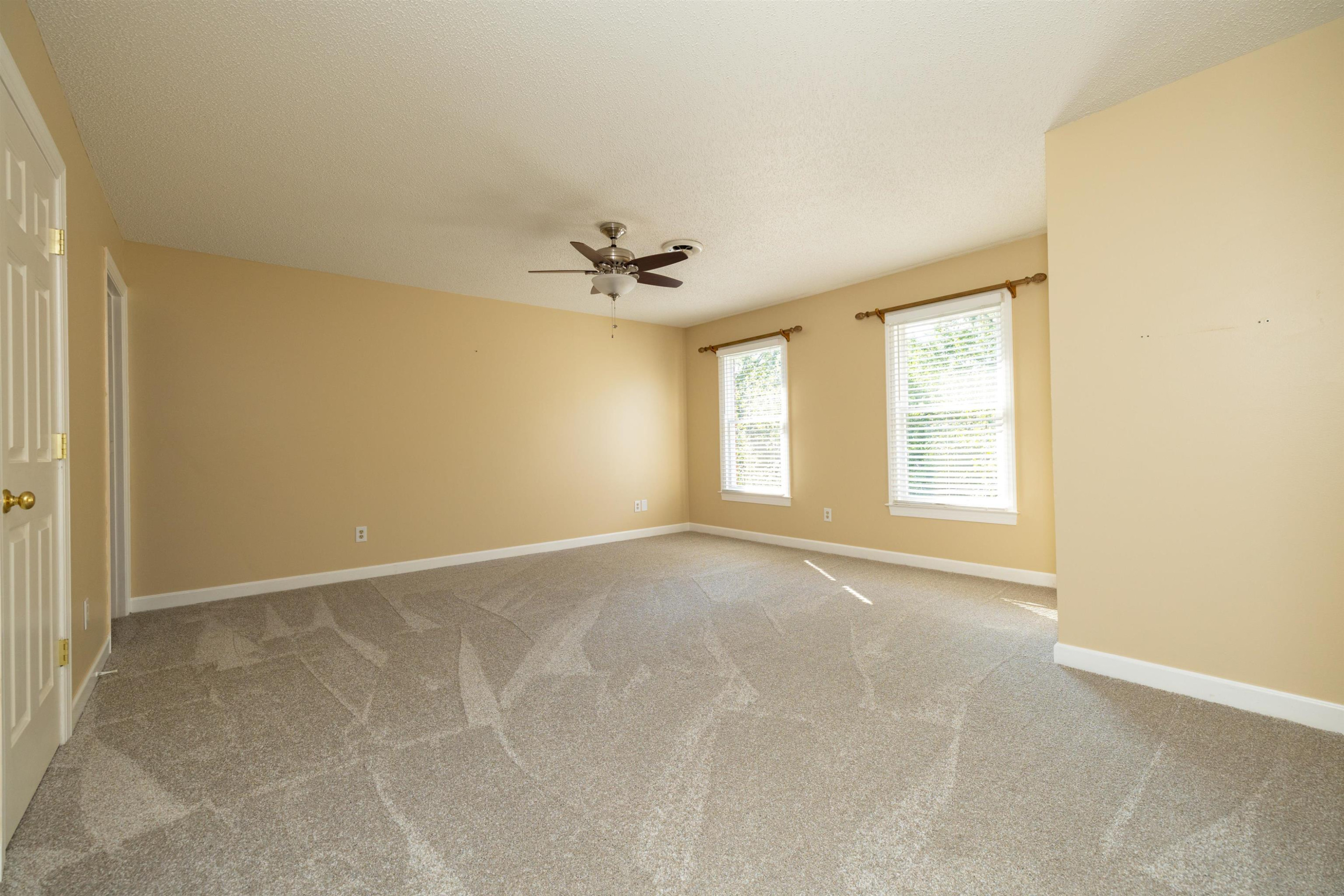 2401 Glen Cove Way