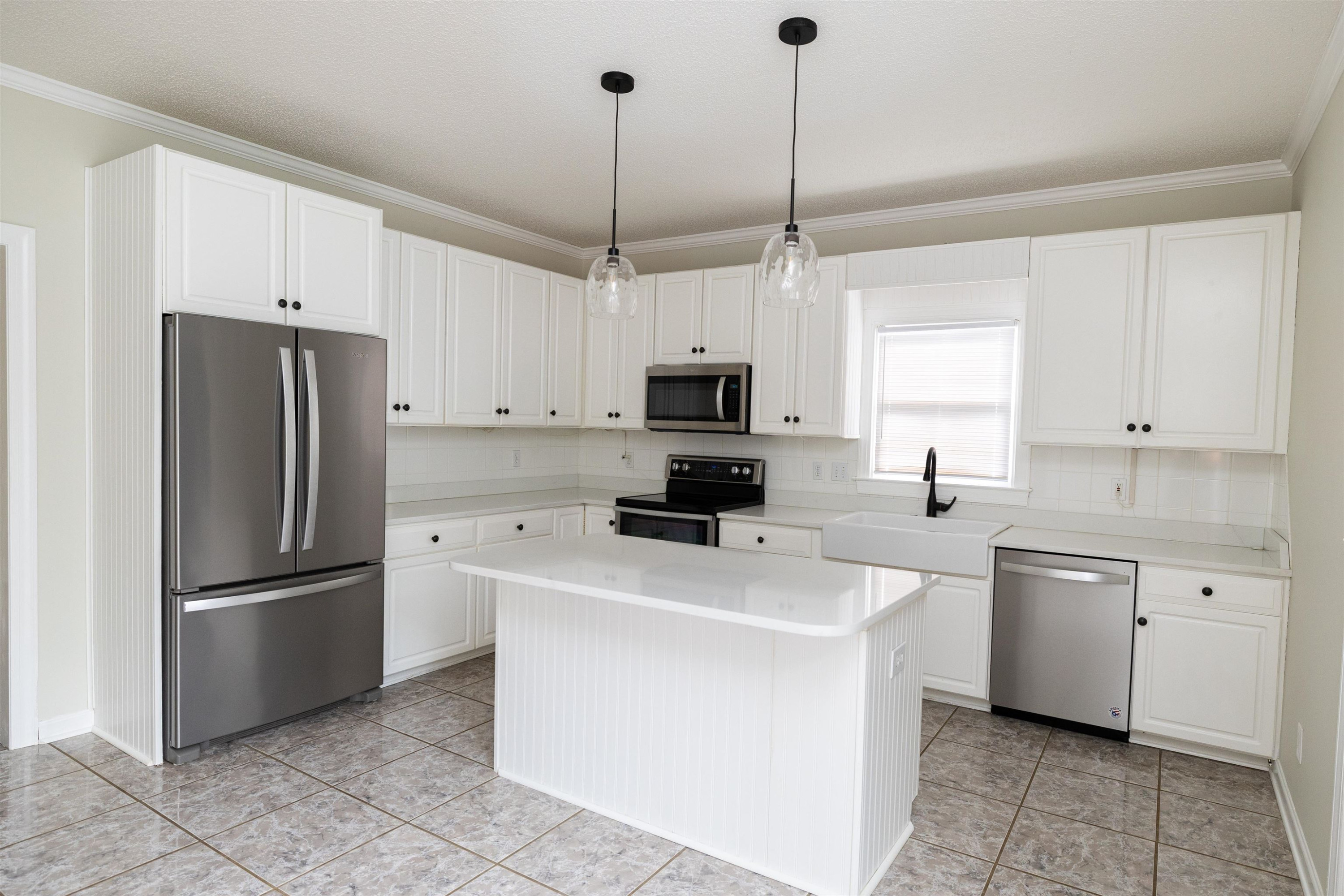 2401 Glen Cove Way